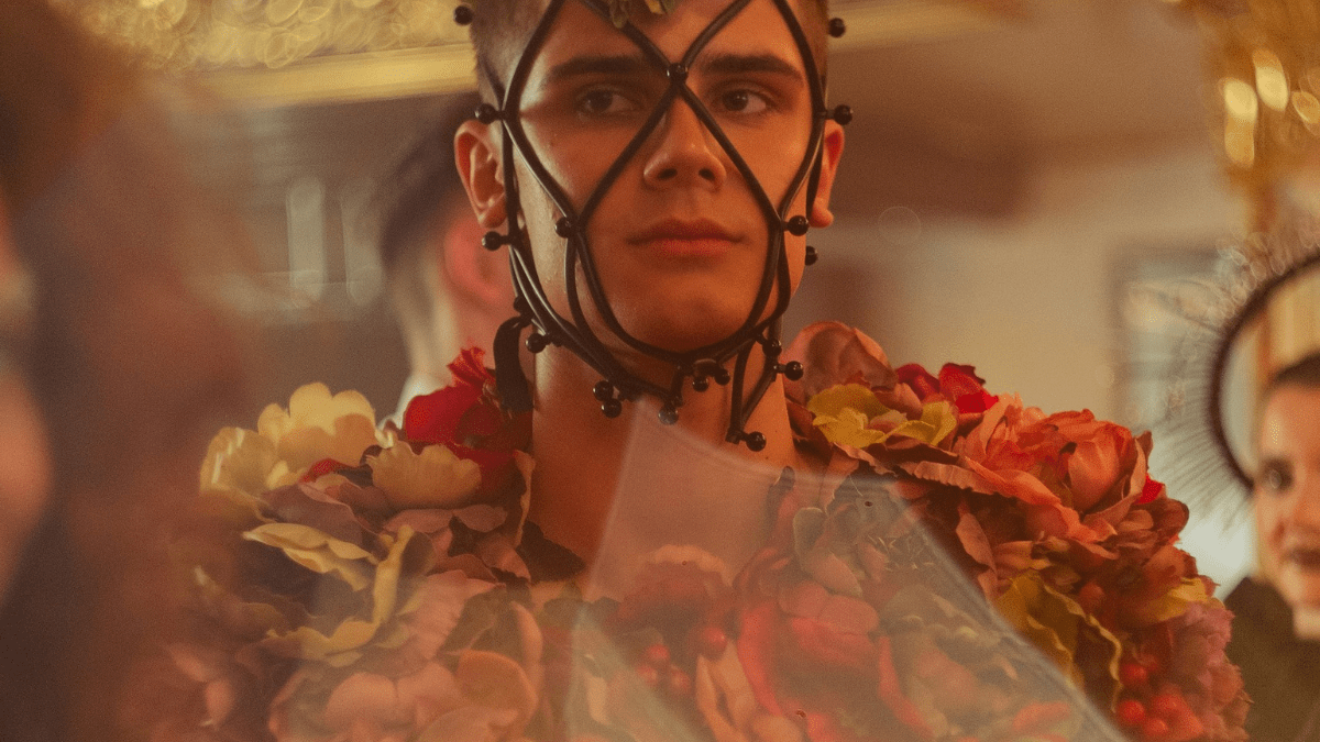 В новом клипе ЛСП на песню “Бриллианты”, режиссером которого выступил Лев Салиф, замечены творения белорусских дизайнеров!