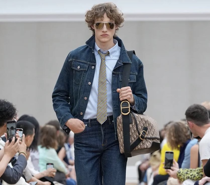 Весной 2026 джинсы – уже не про улицу, а про культуру