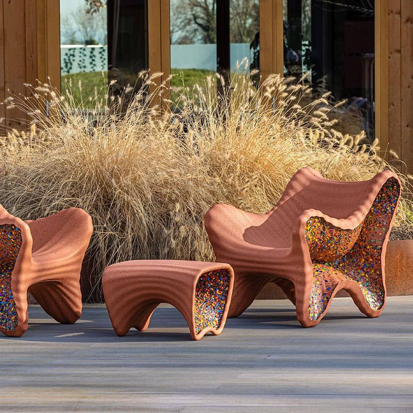 Нескучный апсайкл: студия Heatherwick переосмыслила уличную мебель