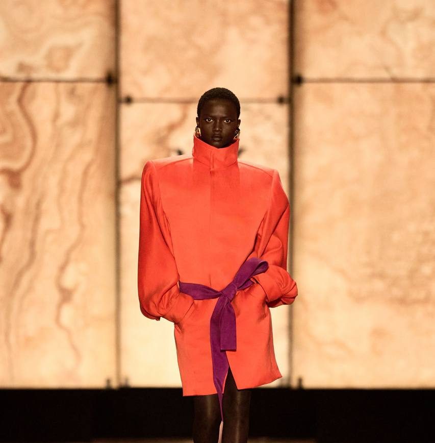 Неон на пике: яркое продолжение осенней драмы